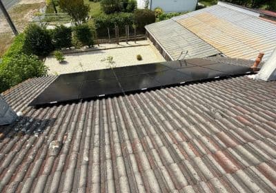 photo panneaux solaires sur toit maison numero 1